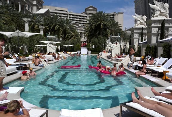 Venus Pool Lounge