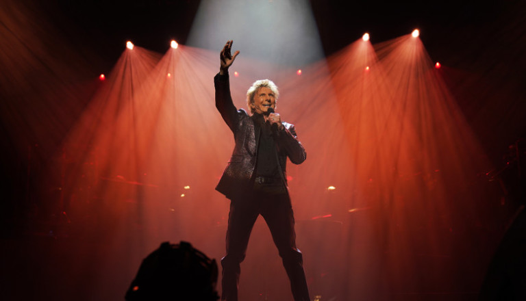 Barry Manilow Returns to Westgate Las Vegas After Cancer Surgery
